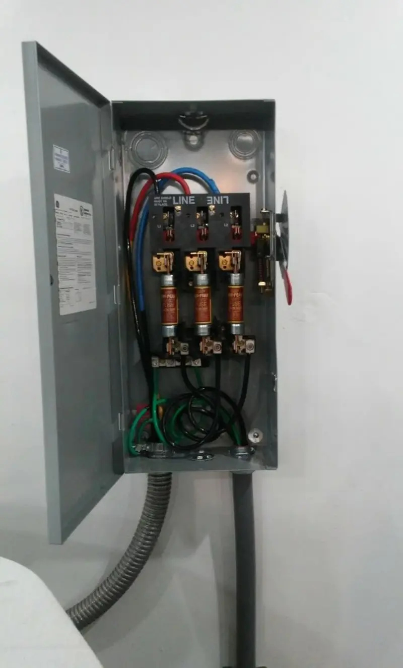 Three-phase disconnect switch installed for Smoke Detector Installation in Union